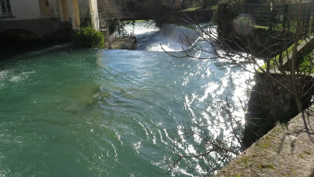 l'écoulement de la fontaine