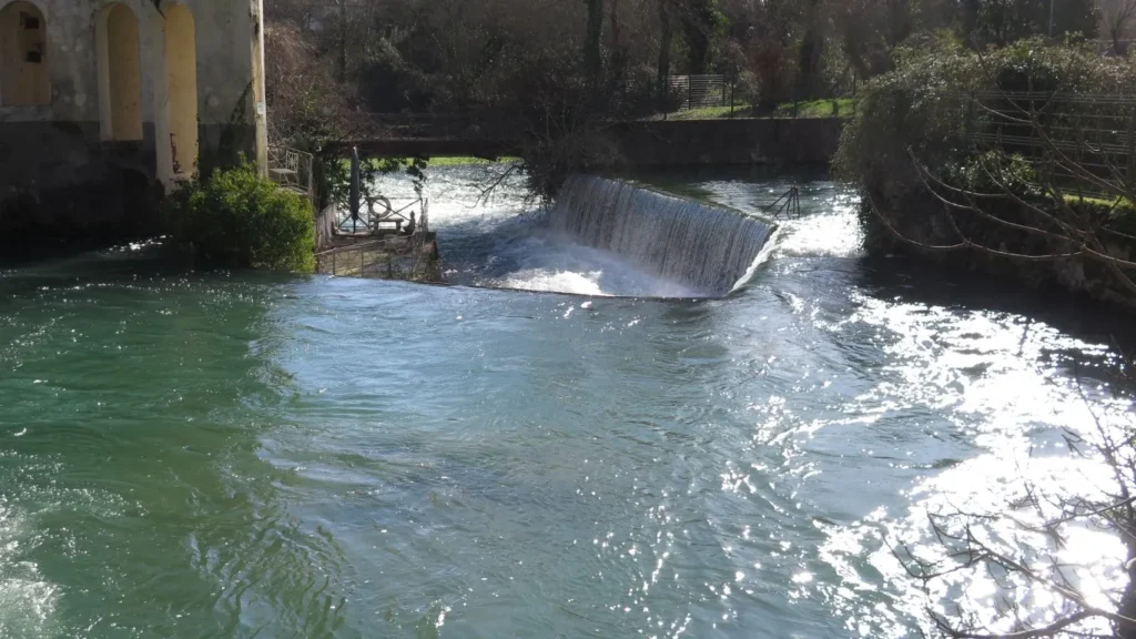 l'écoulement de la fontaine